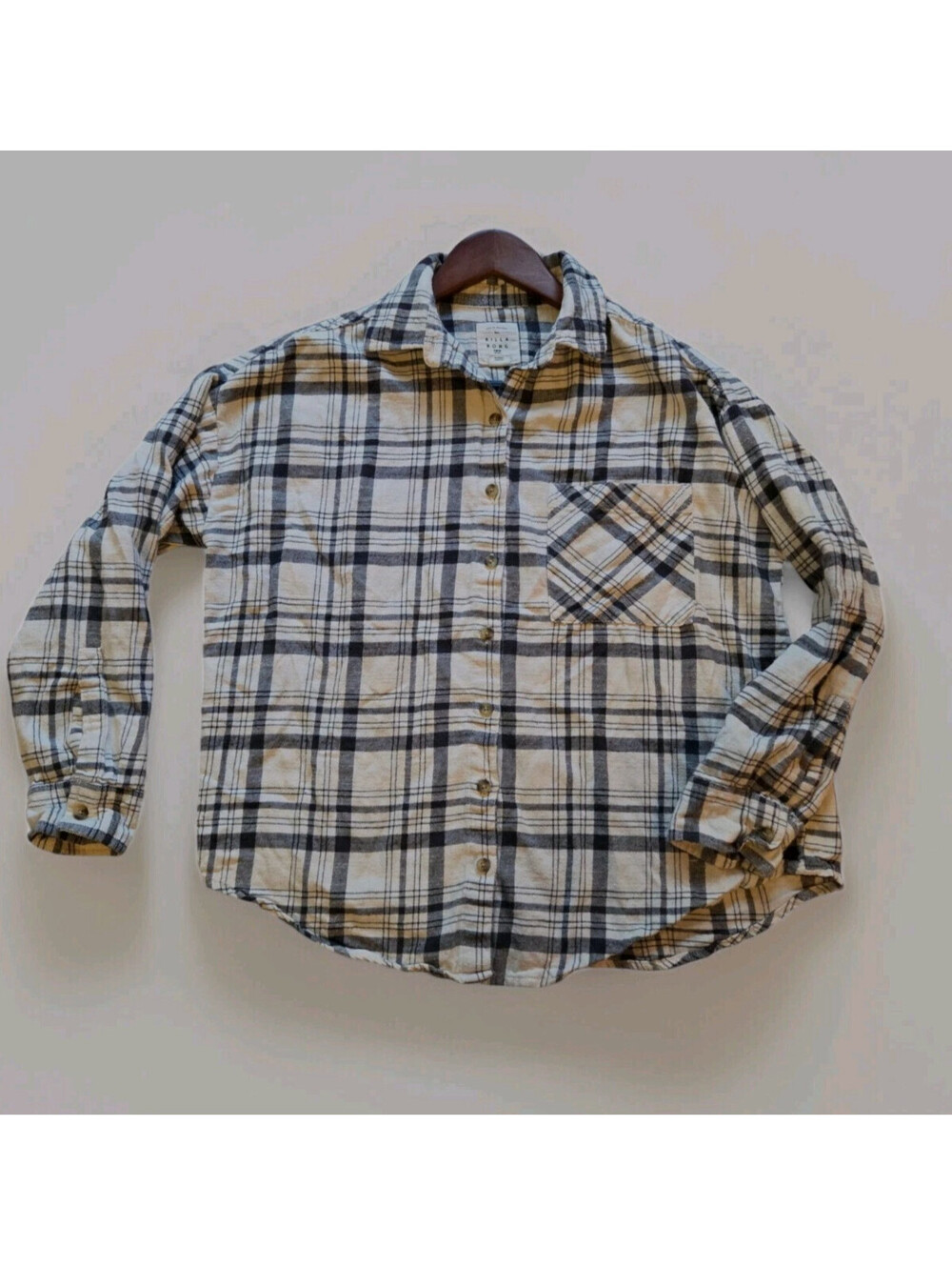 Billabong Women's Size Small Black and Cream Flannel Plaid Button-Up Shirt